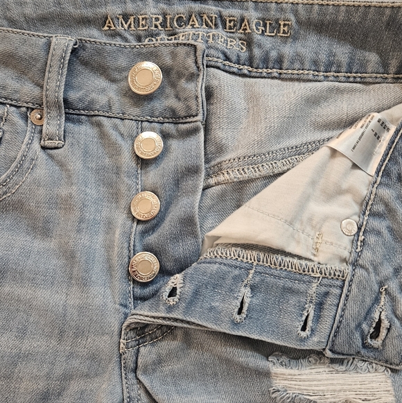 AMERICAN EAGLE Tomgirl Style Light Wash Denim Shorts - Picture 5 of 6